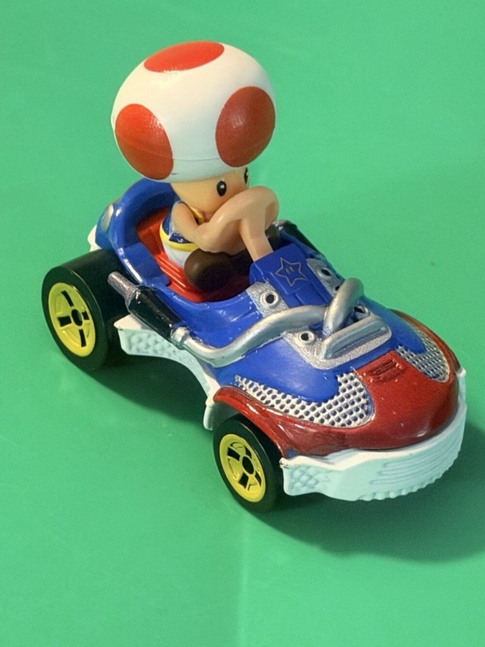 Hot Wheels Mario Kart Toad Sneeker Die Cast 2018 Mattel